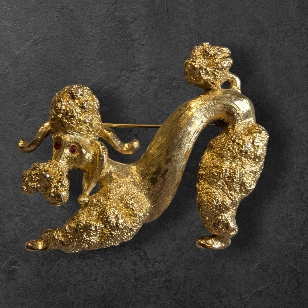 🤩 Vintage Monet Gold-Toned Poodle Brooch - Picture 3 of 7